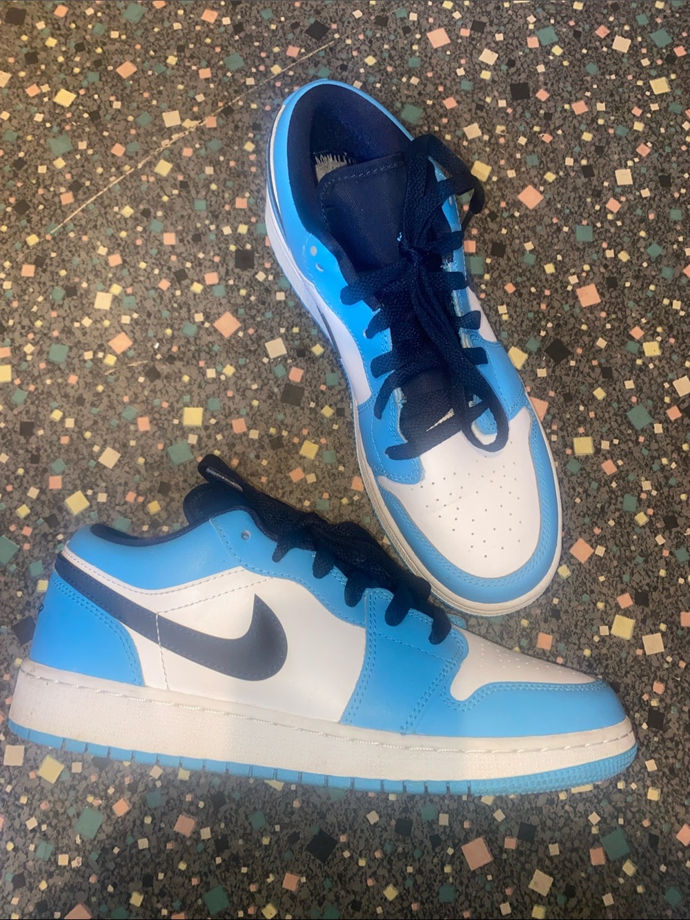 Nike Kids Low-Top Sneakers in Sky Blue, White and Black